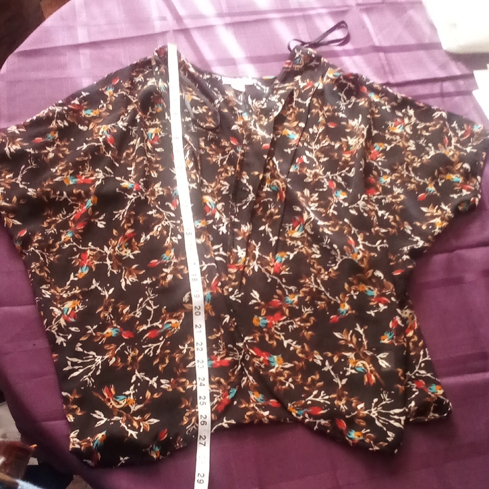 bar III, M/L Shrug with Floral and Birf Pattern